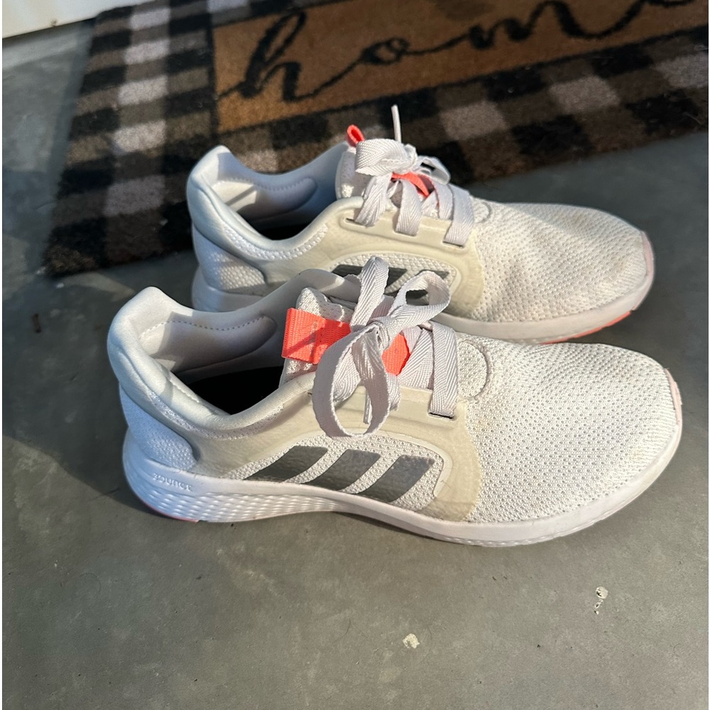 Aidas tennis shoes 7.5